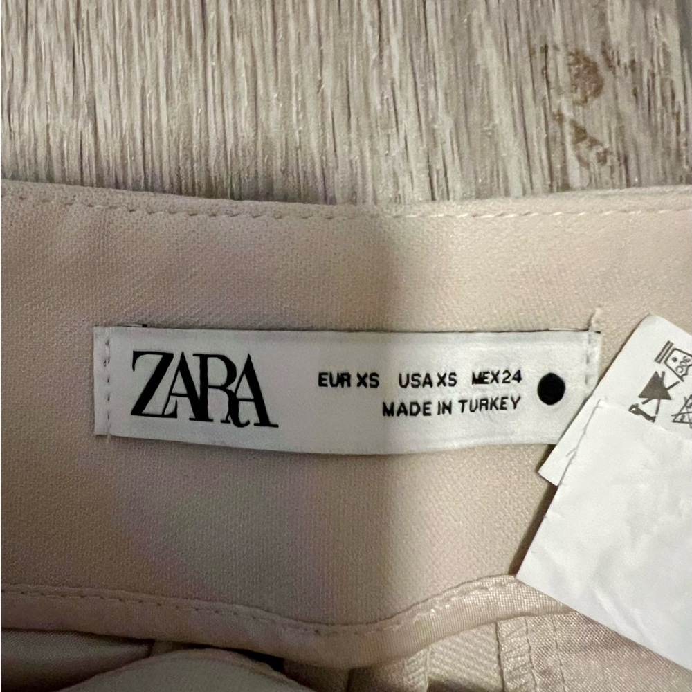 Zara High Waisted Pleated Shorts - Cream - Picture 2 of 7